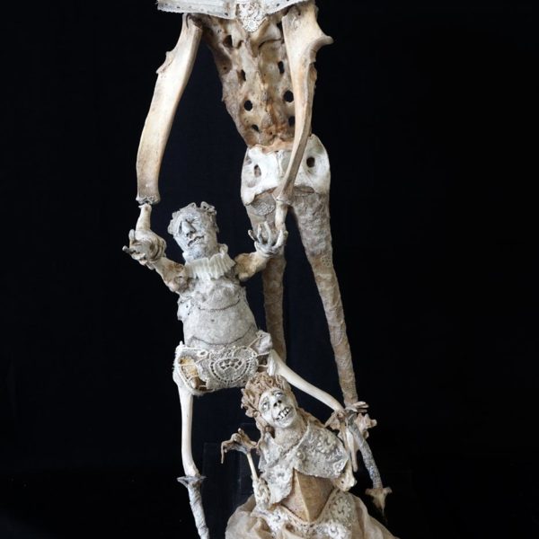 Sabrina Gruss - Défunts animés : Personnages - Au nom du père, du fils et de la simple d'esprit