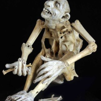 Sabrina Gruss - Défunts animés : Personnages - Des os et des bas