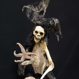 Sabrina Gruss - Défunts animés : Personnages - L'amer